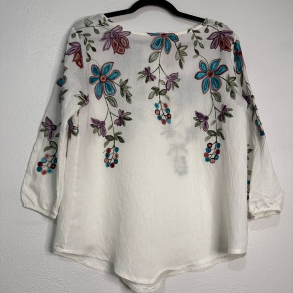 Ana & Rose Floral Embroidered Boho White Top. Sz M.
